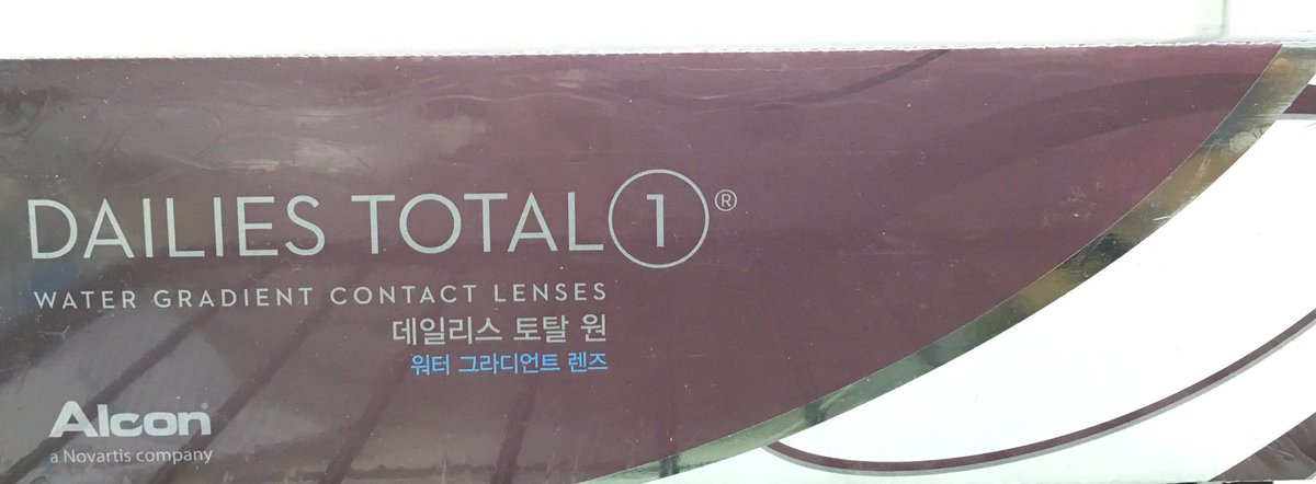 IamDaL's tweet photo. 요즘 광고하던데 데일리스 토탈 원 좋다. 안경사님 추천으로 바꿨는데 매우만족. 아기재우다 렌즈끼고 기절하곤 하는데, 렌즈가 눈에 달라붙지를 않음ㅠㅜ 이촌동 글로우안경에서 구매했고 2팩사면 무료배송 해주심. https://t.co/CwFhMKqoT4