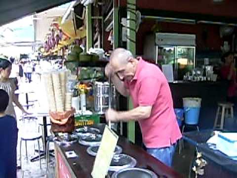 World Famous Turkish Ice Cream Seller of Bukit Bintang. j.mp/29zYjmF