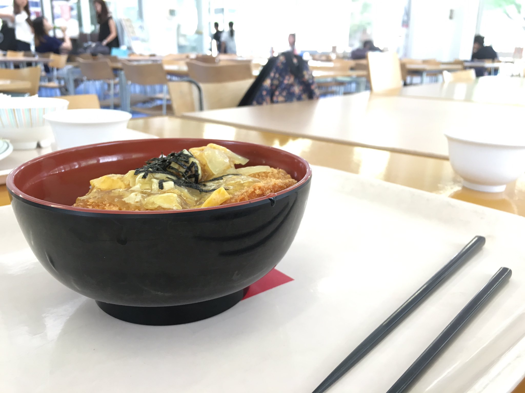 名市大 生協ｇｉ お待たせしました 北千種 明るい雰囲気の食堂でかつ玉丼を食しました カツ丼サイコー ちなみに友人はとろ玉カツにご飯でした 天井が高く開放的な作りの北千種生協 いったことない方 使ってみては W ブ
