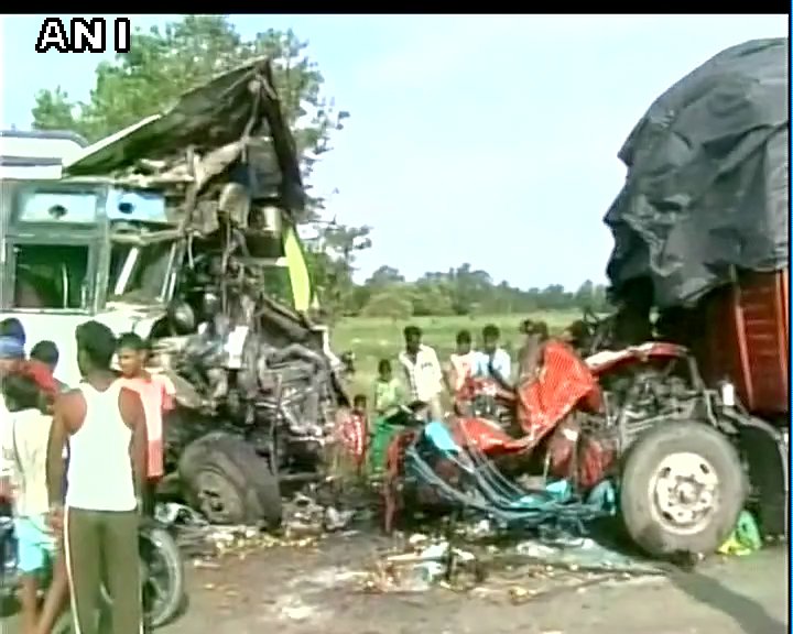 Five dead in accident involving bus bound for Delhi from Nepal