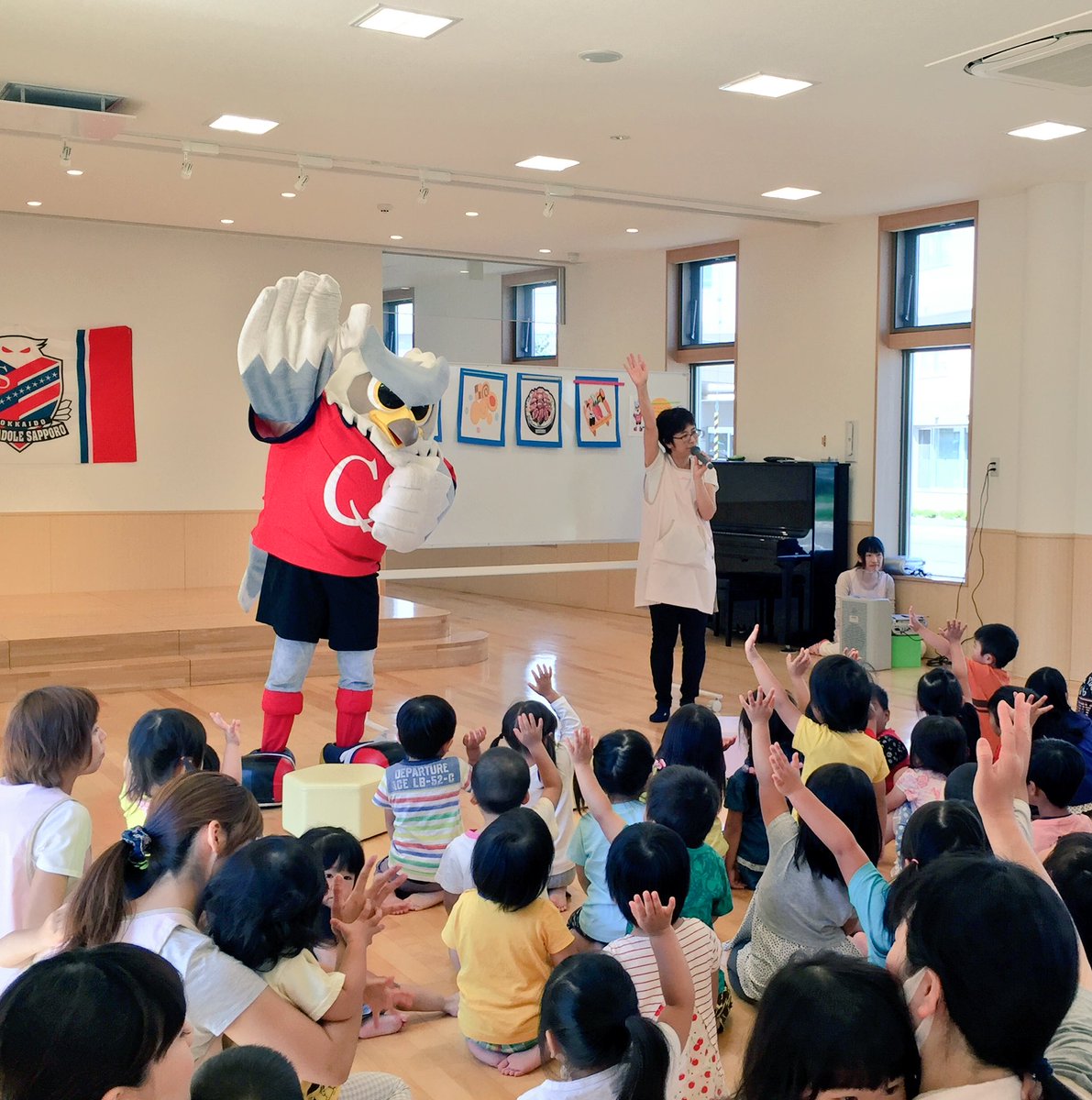 ドーレくん 今日はアートチャイルドケア百合が原保育園に行ったんだ 体操や 僕に関するクイズをして遊んだよ みんな僕みたいに好き嫌いなく なんでも食べて大きくなろうね ドーレくん 今日はアートチャイルドケア百合が原保育園に行ったんだ 体操や 僕に関するクイズをして遊んだよ みんな僕みたいに好き嫌いなく なんでも食べて大きくなろうね