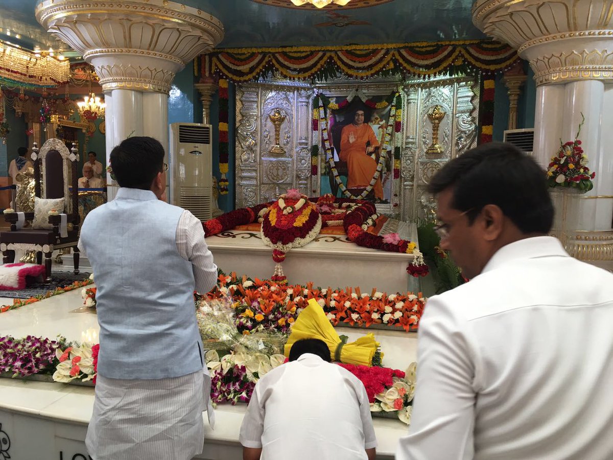 Offering prayers & seeking blessings at Sathya Sai Temple at Puttaparth...