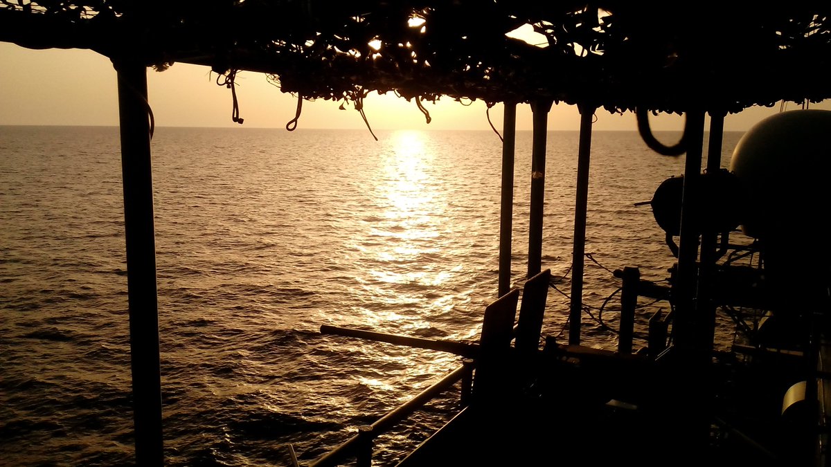 Desde el Océano Índico la fragata 'Santa María' integrada en la Operación Atalanta os da los #BuenosDias