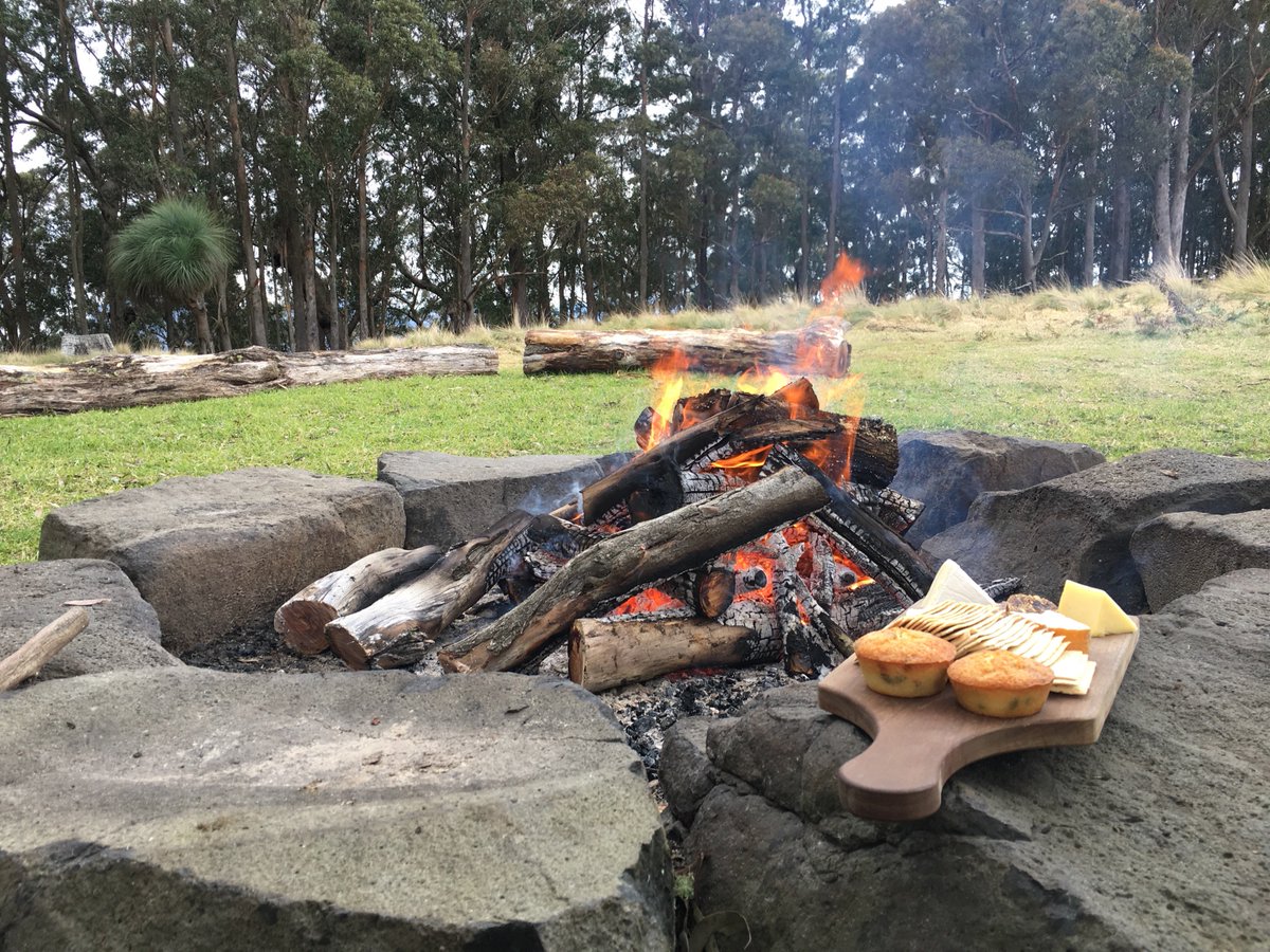juliefison's tweet photo. Love a picnic when someone else makes it! @peaklodge @Queensland #scenicrim https://t.co/WHyDRYKIiI