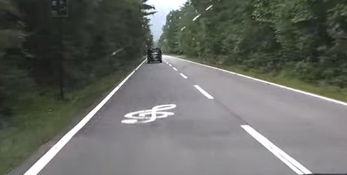 Bu yolun üzerinden geçerken müzik çalıyor! goo.gl/BrkPlb