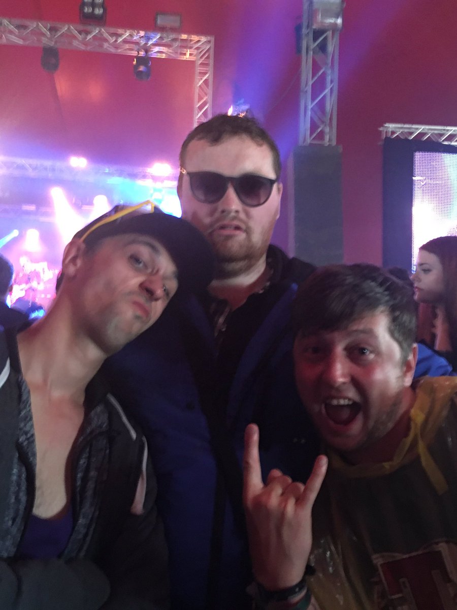.<a href="/MrGreeno/">James Green</a> with the @jamieandshoony lads <a href="/Tinthepark/">T in the Park</a> catching @INDIGOVELVET_ @colonel5mustard <a href="/redolentband/">rEDOLENT</a>#live