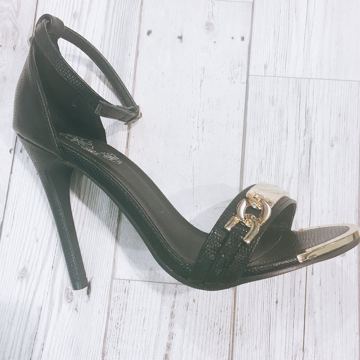 FishergateSC's tweet photo. #TuesdayShoesday Find your perfect heels at @strawberymoon- we love this gorge black &amp; gold pair! #heels #shoes https://t.co/sSJdWuPho5