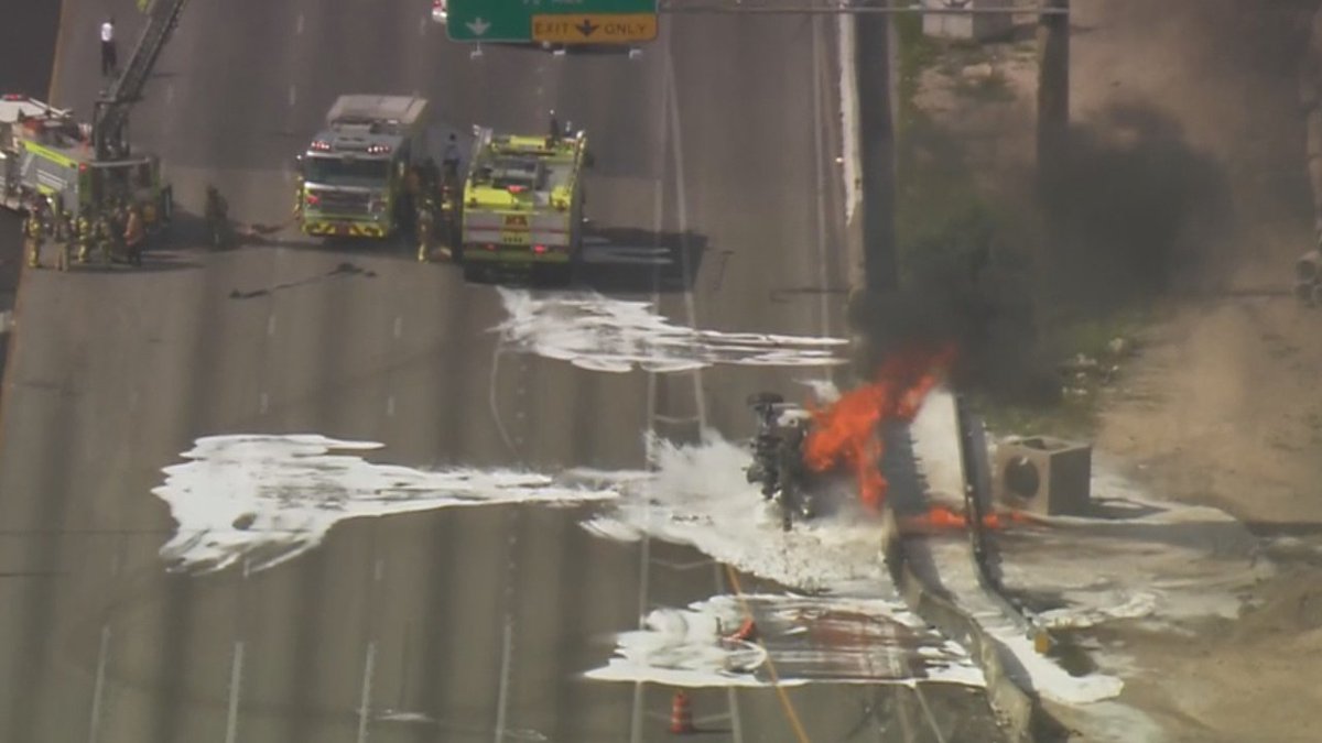 WATCH LIVE Tanker fire shuts down ALL lanes of Turnpike Extension at SW 152nd St. bit.ly/29NDe9S?utm_me… https://t.co/iYNvX8BmkF