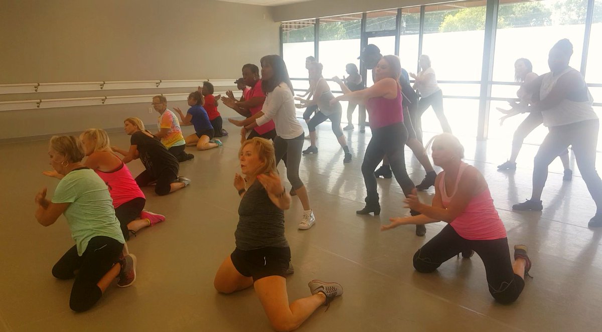 ClassixCrew's tweet photo. @OfficialHHI The @ClassixCrew is working hard, getting ready for #HHI2016. #seniordancers #SilverClassixCrew https://t.co/Pen5MZeri1