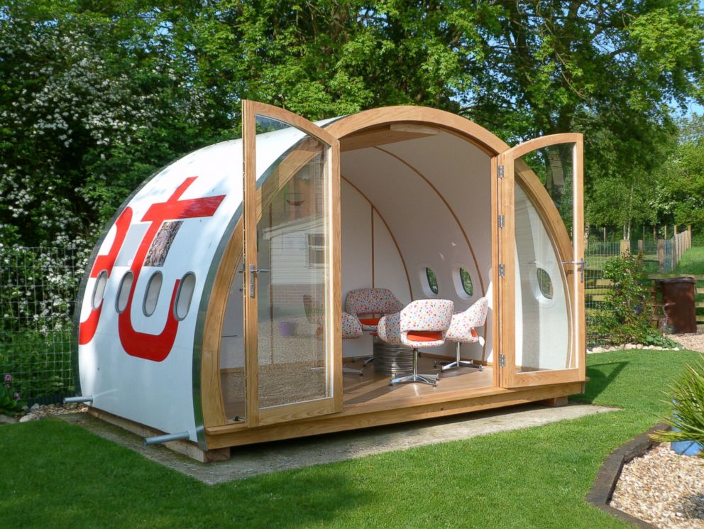 ABCWorldNews's tweet photo. Father-daughter team in the U.K. re-purpose old Airbus A320, turning it into clubhouse. https://t.co/93xveRoXkQ https://t.co/QBEV8UU7os