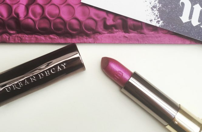 BriskandBold's tweet photo. Someone said glitter? Urban Decay's 100 Shades of Vice got us hooked. Now on the blog: https://t.co/Oi0thXZYDU https://t.co/d4Ej2ozZuJ