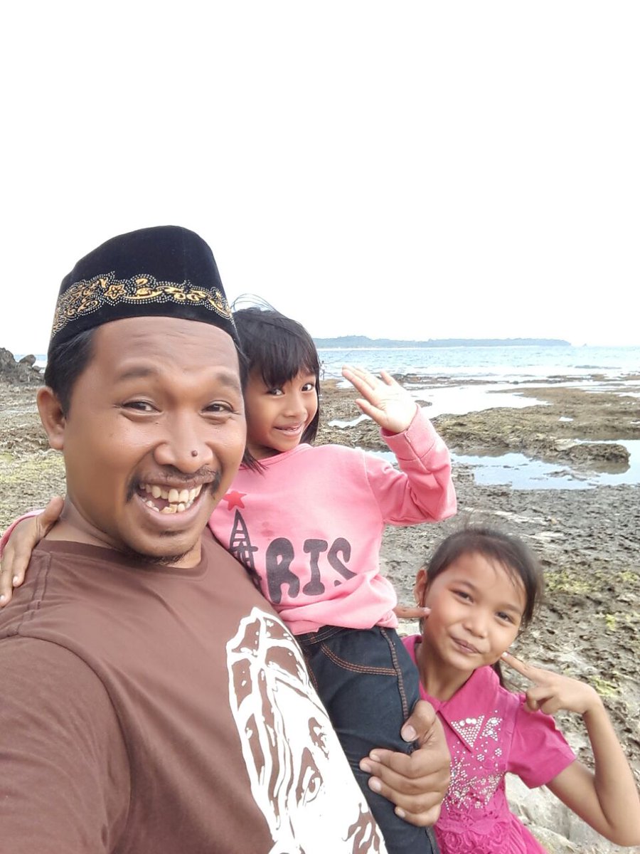 azwar007's tweet photo. Keceriaan anak2 begitu tulus, kelak setelah angkau dewasa masa ini akan menjadi kenangan terindah nak..pesisir barat https://t.co/xiy6nGTblg