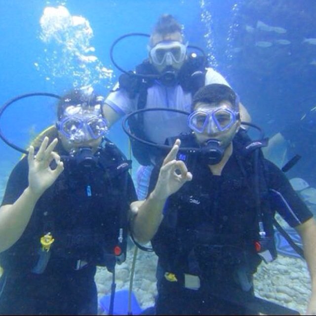 Marmaris :) akvaryum koyu ..  yüzme bilmeyen de dalıyor işte böyle :))