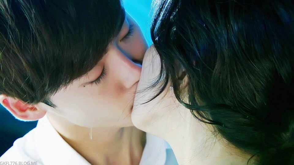 pooko0266withjs's tweet photo. Lee​ Jong Suk - Kiss Scene 💏💏 จูบ​นี้... เจ็บนานนน​ เจ็บลึกไม่ลืม​ 😭😭 #Leejongsuk​ #pooko0266 #ซอกกี้พิ้งค์สีชมพู https://t.co/Nx7jzVrZLS