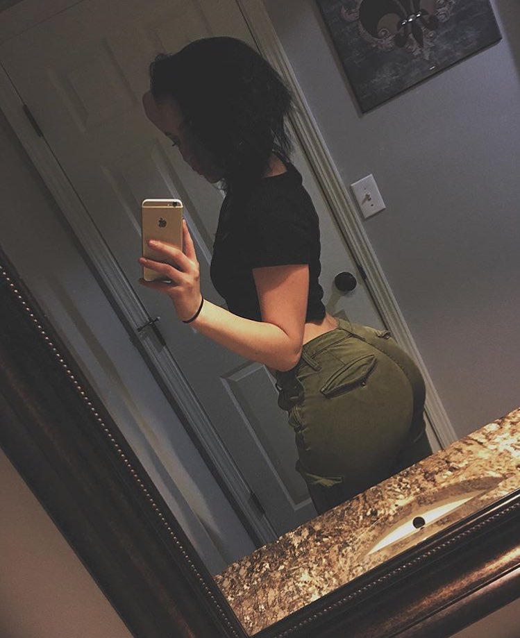 new girl here. 😋 names sofia. can i get some rts babes? gracias. 💖