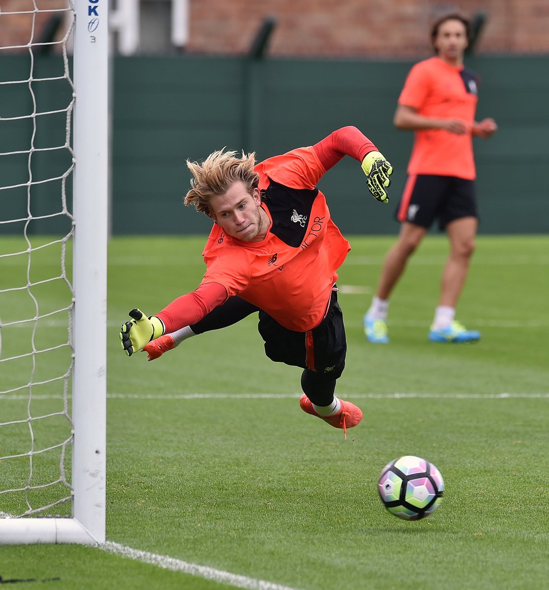 📸 @LorisKarius at full stretch...