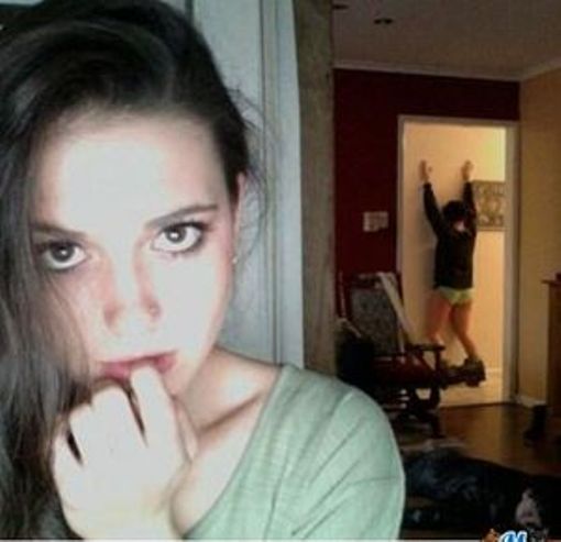 TheLuxeDaily's tweet photo. 1h: #IfSelfiesNeverExisted this would never have happened. See more >https://t.co/tGum32YZtT #FAILFAILFAIL #failing https://t.co/5gO7IloxMa