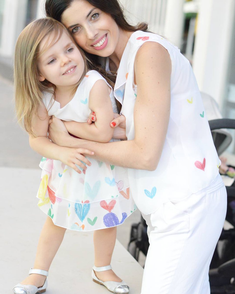 KiddyMiniModel's tweet image. Vestido corazones ❤💚💜💛💙 antes 64,95 ahora 29,95€ en las #Rebajas de #KiddyMiniModel aquí👉 bit.ly/29AY11d