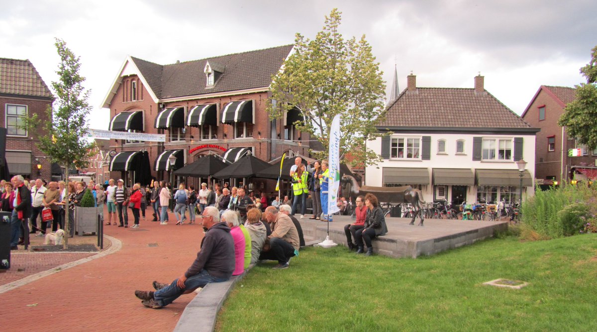 RHDHV_Brabant's tweet photo. De opening was gezellig! Het ontwerp van de Markt en Vechtoevers sluit goed aan bij de schaal en sfeer van #Ommen https://t.co/UWNBBGSlQb