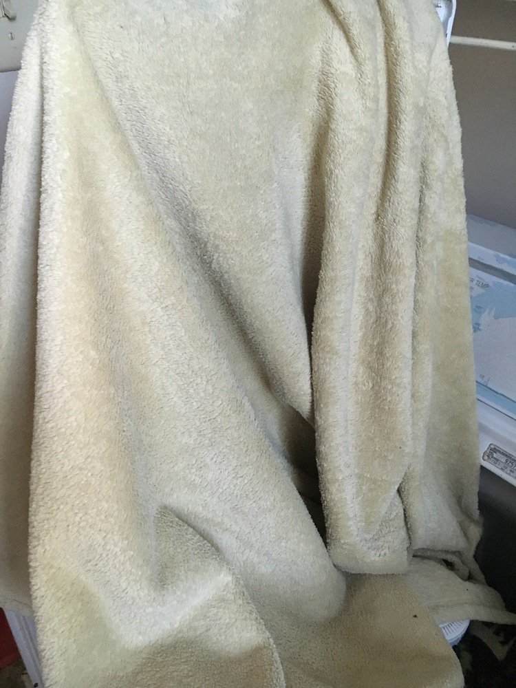 zombiechick429's tweet photo. Tide Brights + Whites Rescue, This blanket could sure use the fountain of youth! #TideThat #ad https://t.co/h0Rsis63Qx