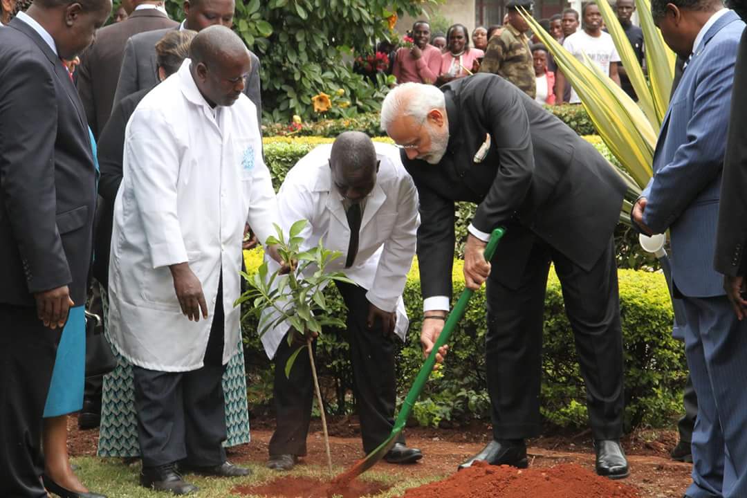 drdipakpateljgd's tweet photo. @narendramodi planted a tree next to the Mahatma Gandhi Wing ofUniversity. #ModiInAfrica #ModiInKenya #ModiInNairobi https://t.co/eqWNFQyocg