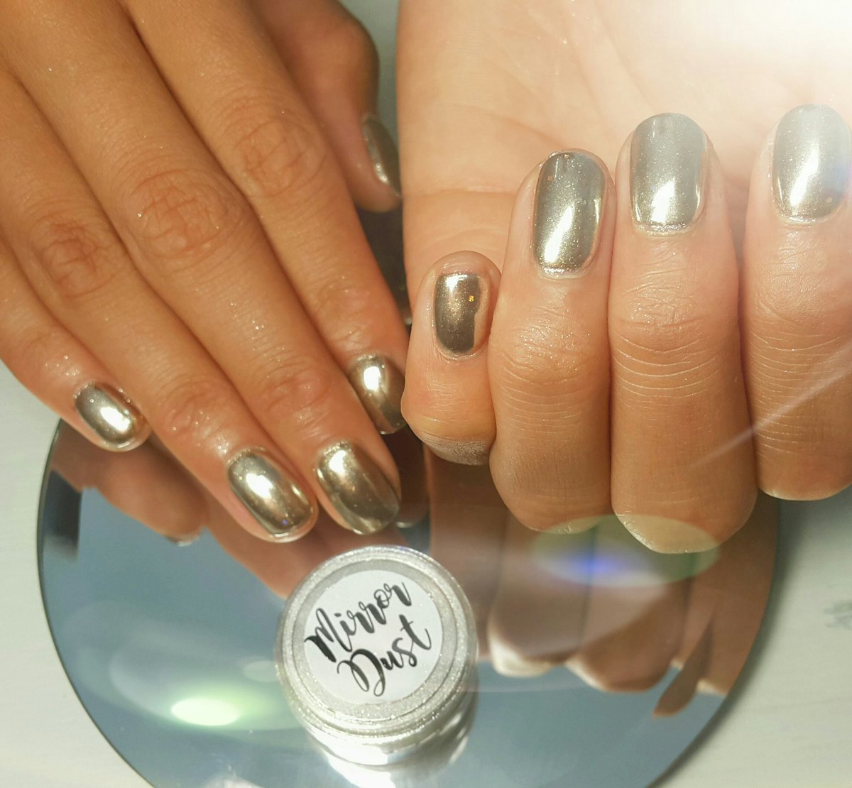 MishkaLoesch's tweet photo. And here's the end result. New #Minelliart Mirror Dust Nails. @minelliart 💅❤💅 https://t.co/YFjVKZTfsr