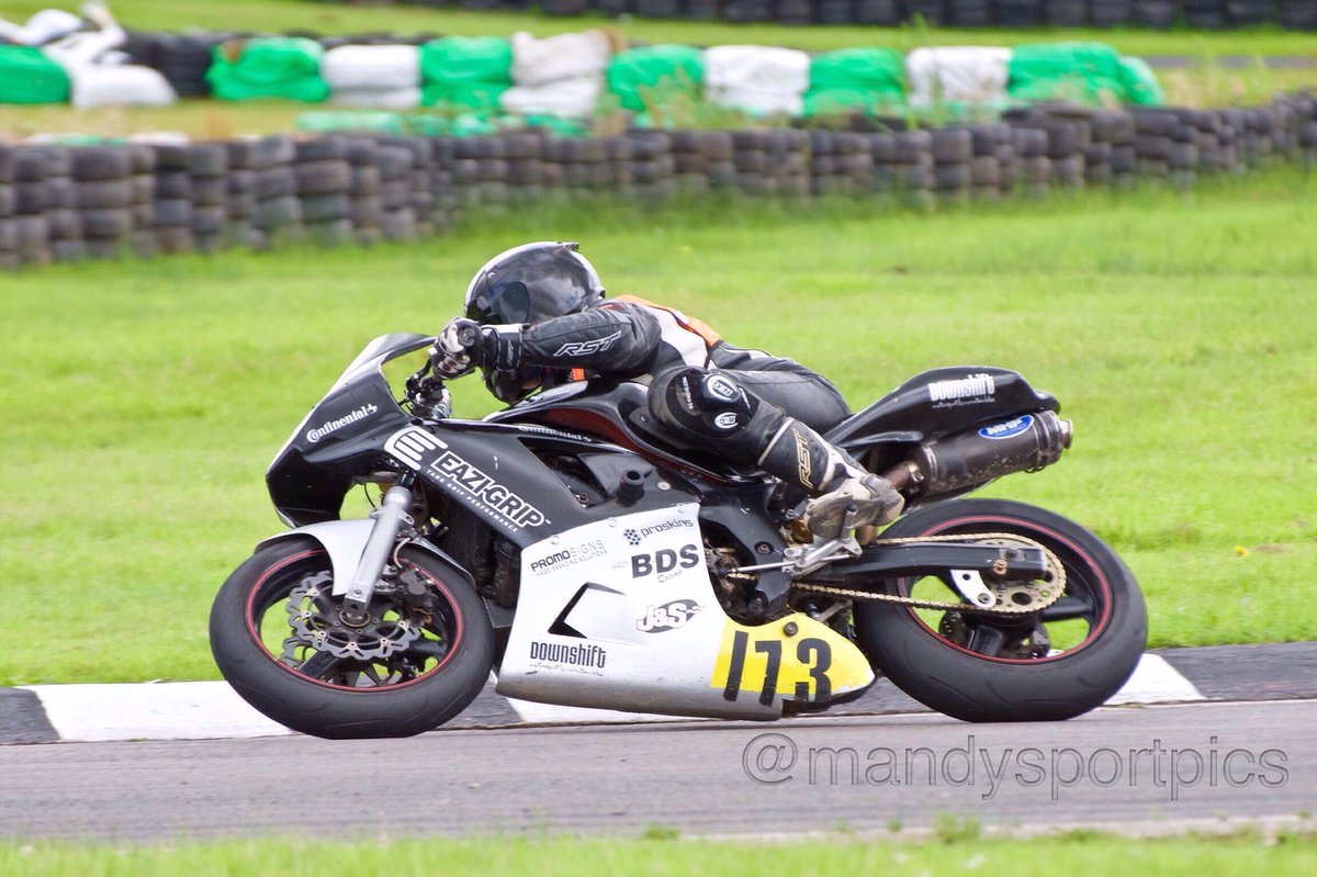 mandysportpics's tweet photo. #preston&amp;districtracing #pdmcc #threesistersracetrack a few pics from 10/7/16 #lcmracing @ApriliaOfficial https://t.co/y7dryHRYbF