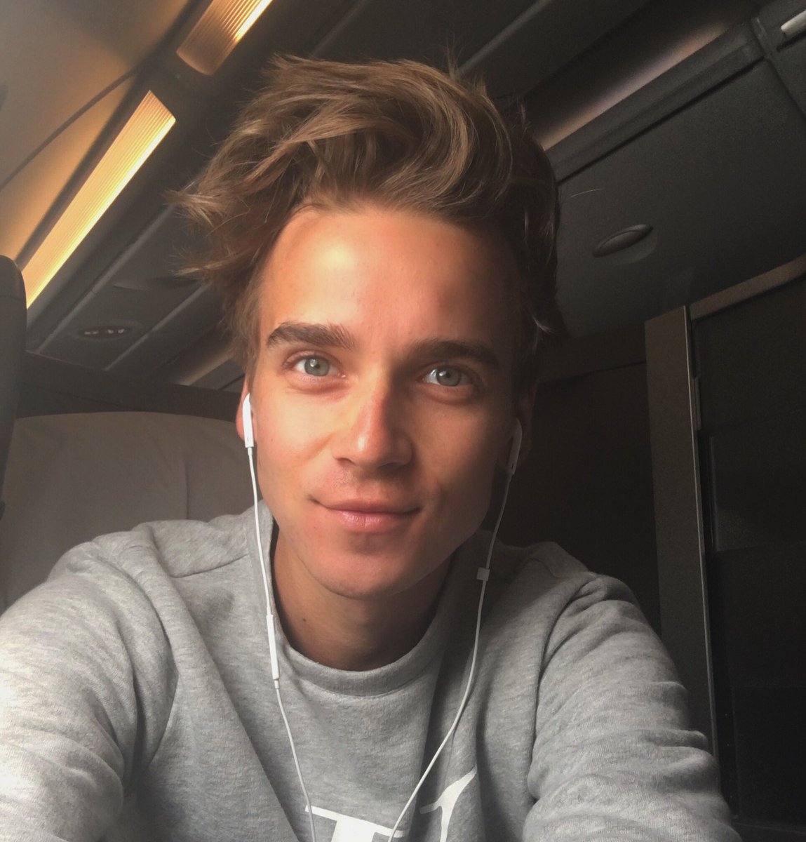Joe Sugg On Twitter Just Landed Back In London To Find Out We Are Now 7 Million Strong Thank 