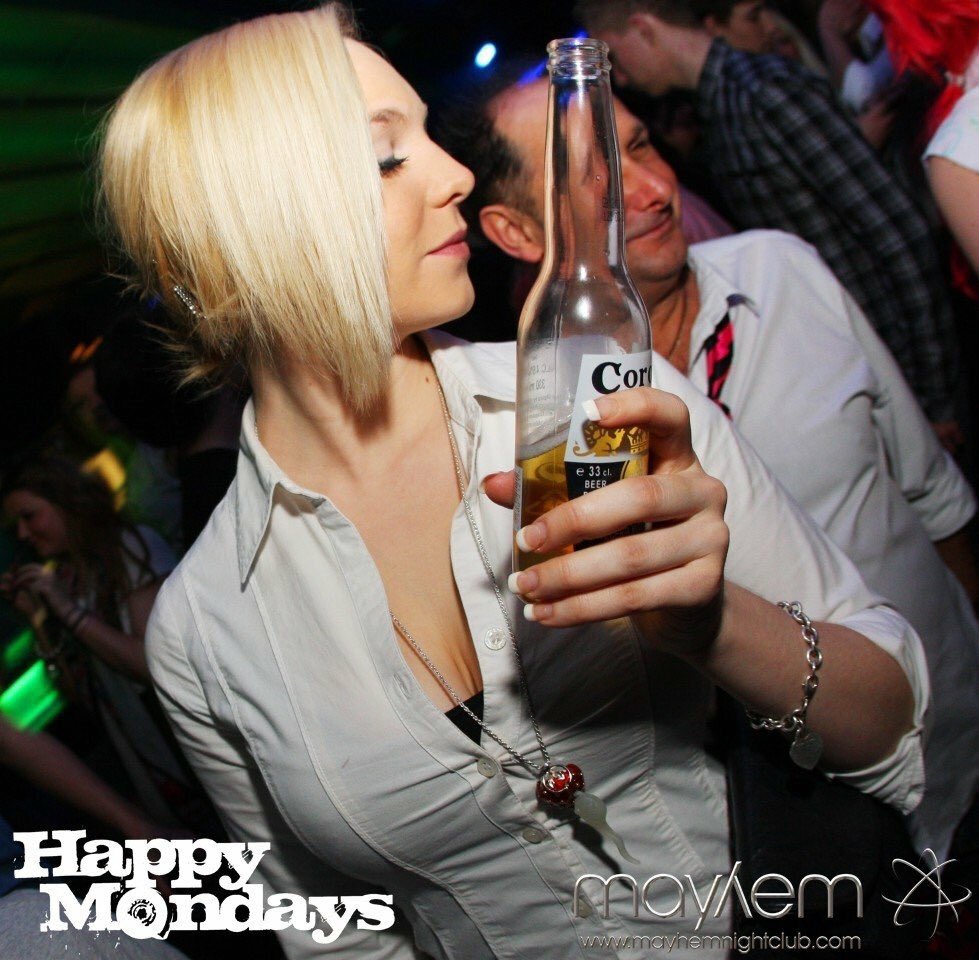 stephybean's tweet photo. Where have my Monday nights gone? #gotold #gotboring https://t.co/OIEyTgZfeZ