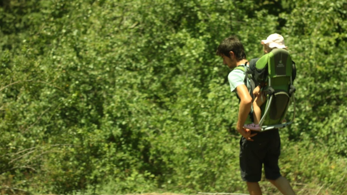 Από φοιτητής νομικής...γεωργός στις Τρεις Ελιές. Ένα παράδειγμα προς μίμηση! youtube.com/watch?v=WLgdpc…