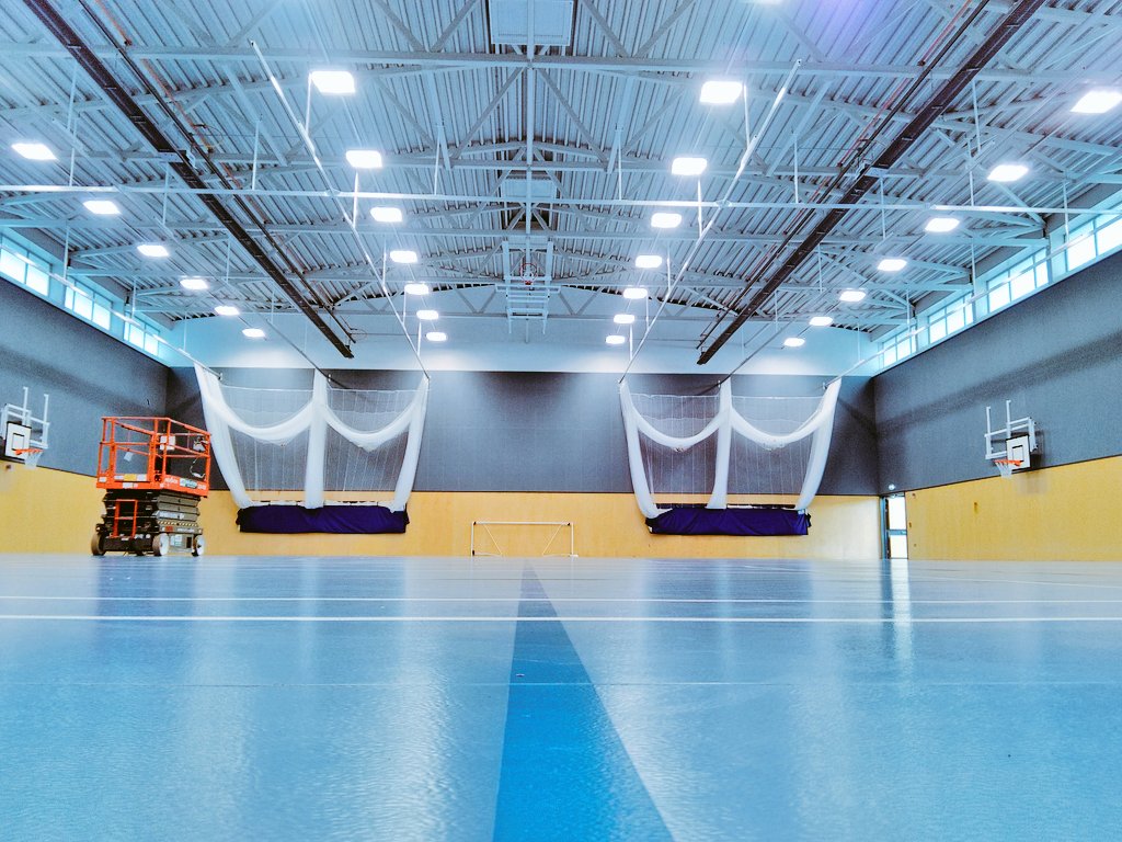 ModernSrvs's tweet photo. Annual service of a few radiant tube #heaters today in this immaculate Sports Hall. #AmbiRad @AmbiRad #Nor-Ray-Vac https://t.co/FnBn6PM47j