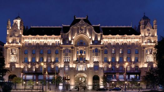 HotelCompareCOM's tweet photo. The grand Four Seasons hotel in #Budapest https://t.co/kArbxMEdxo