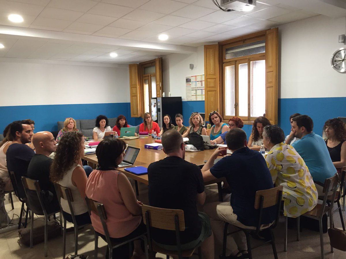 trilemaedu's tweet photo. #Trilemaenequipo Formadores @trilemaedu en @scorazonsoria Sobre la mesa, los retos a abordar en el próximo curso https://t.co/USndcJZU5X