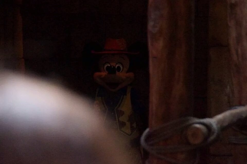 DisneyReaccion's tweet photo. Cuando estás en un grupo de whatsapp leyendo pero nunca escribes https://t.co/0BHDwhNflL