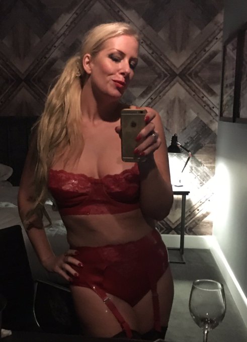 Love my new @cathouseclothes #devilish #latex #lingerie set thank you #slave sessions available tonight