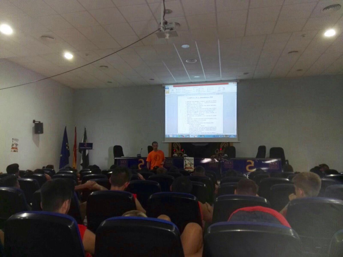 FExB's tweet photo. El Dtor del Área de Árbitros J. Ramos y el Árbitro A. García impartieron una charla en el Campus de @ubalmendralejo https://t.co/4SkuxWVG0j