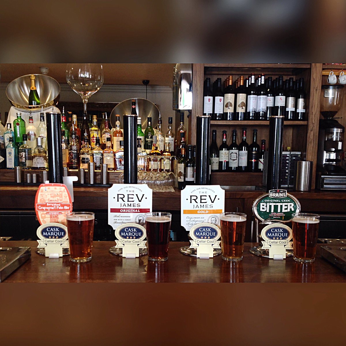 The_Maltsters's tweet image. Pleased to see our @caskmarque assessor Howard this morning.#caskmarque #revjames #revgold #brainsbeer #craftbeer 🍺