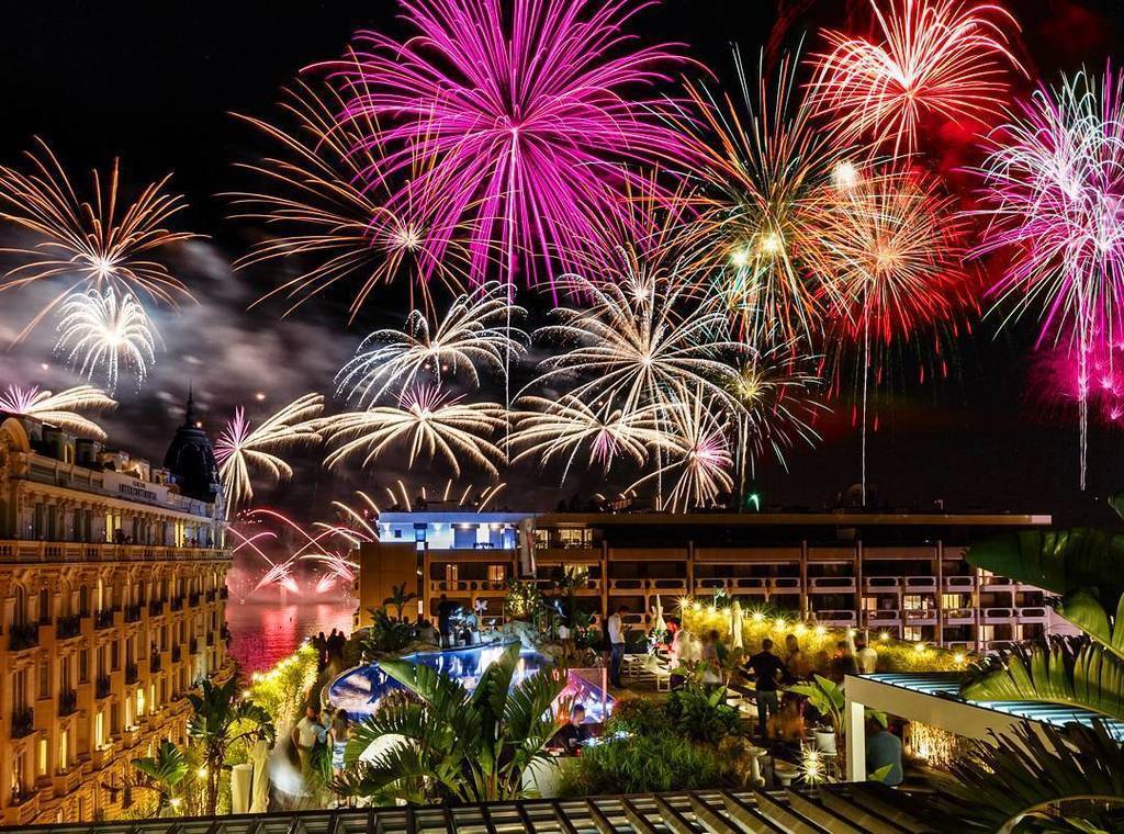 Cannes_France's tweet photo. What about watching the 14th of July firework on the @314CANNES rooftop? #Cannes https://t.co/RvR5gD5hSz