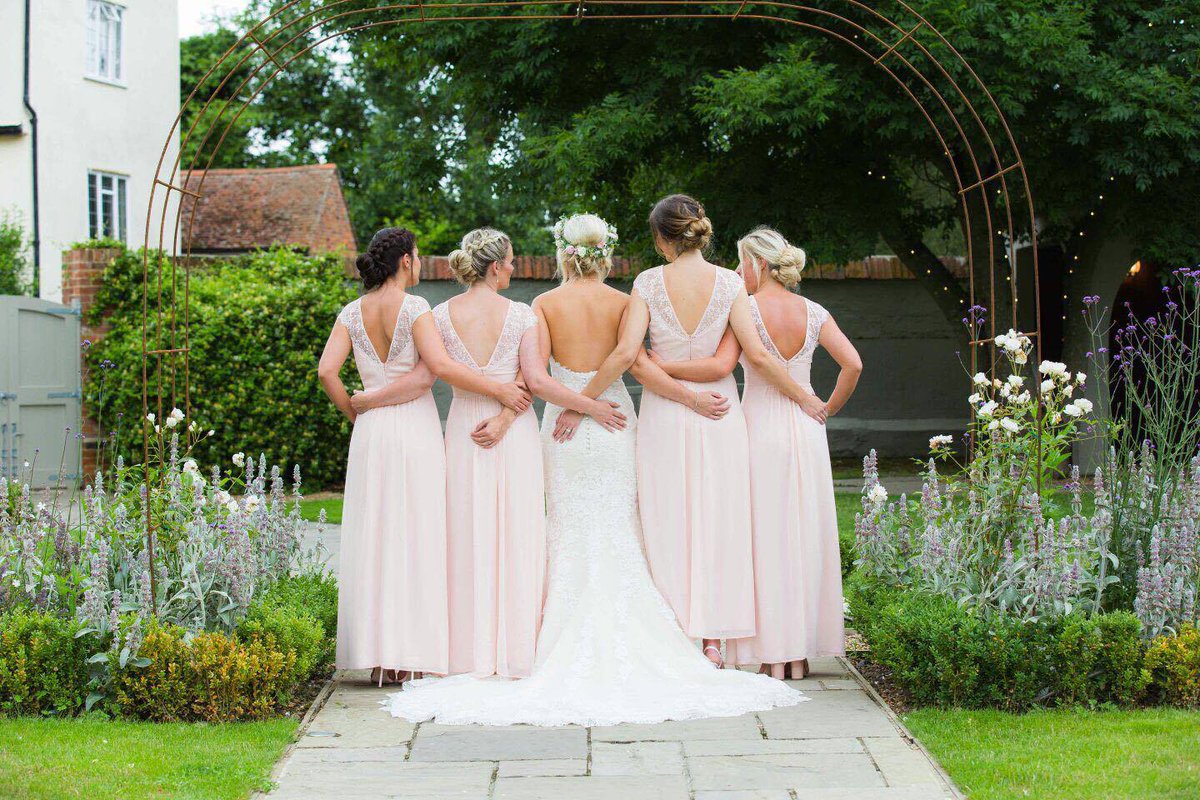 Pronovias_EN's tweet photo. Today we celebrate Chelsea &amp; Martin and their recent Essex wedding! #PronoviasBrides More: https://t.co/OEiAfwGdYa https://t.co/Cn2JE0rvdS