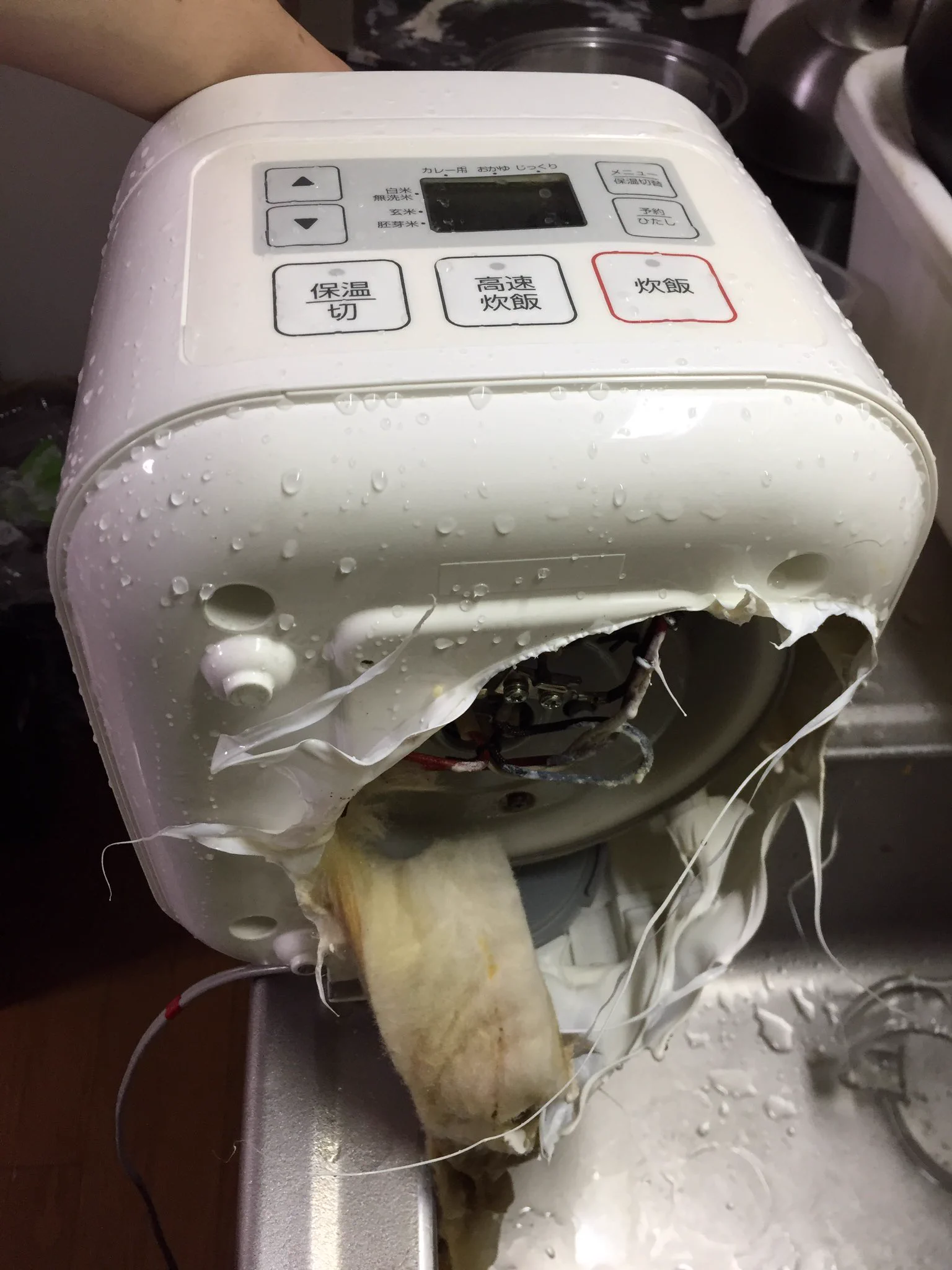 大惨事すぎるｗｗ炊飯器をコンロの近くに置くととにかくヤバイですｗｗ