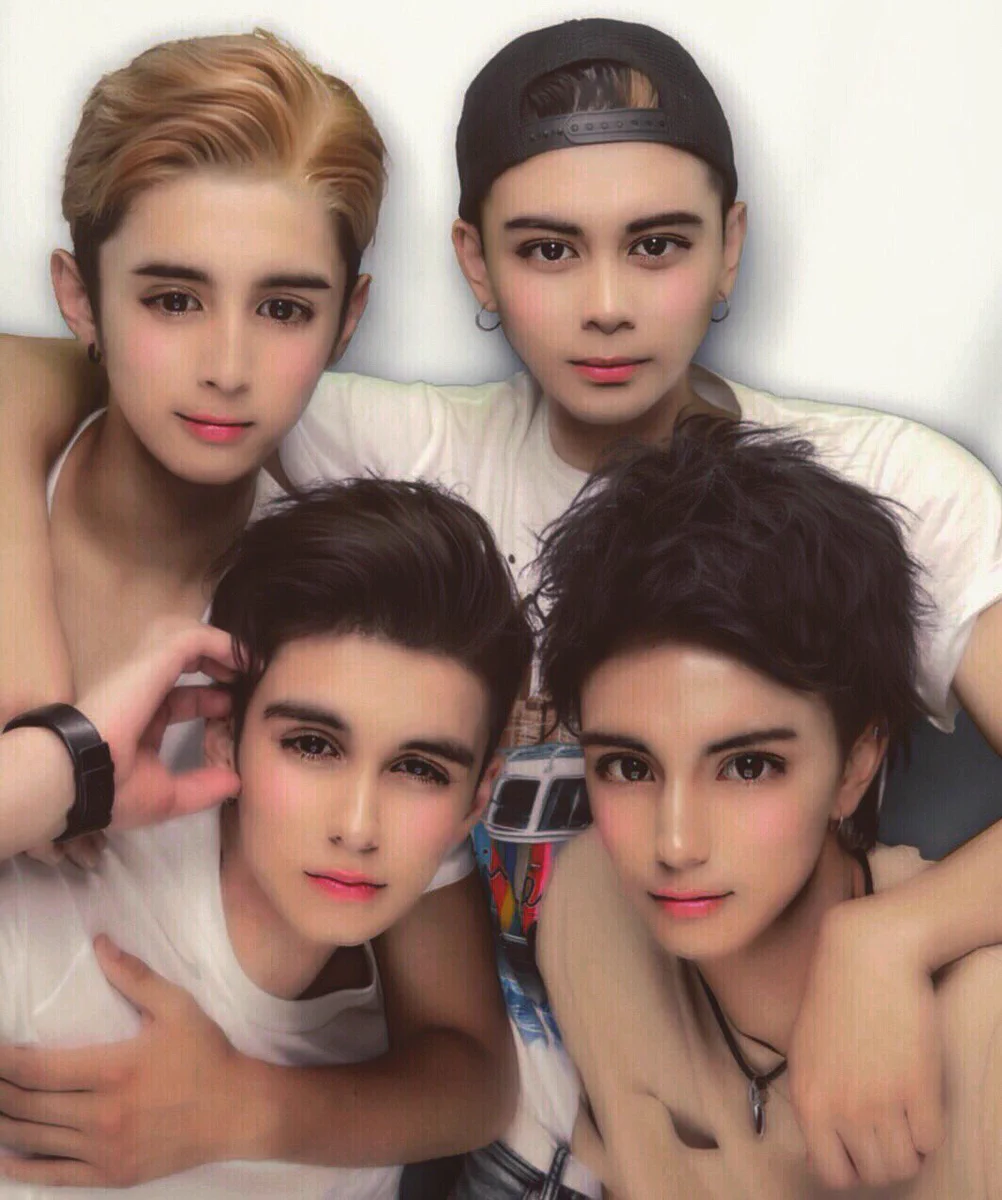 イケメン男子がプリクラを撮った結果ｗ濃すぎて逆に笑える顔に大変身ｗｗｗ