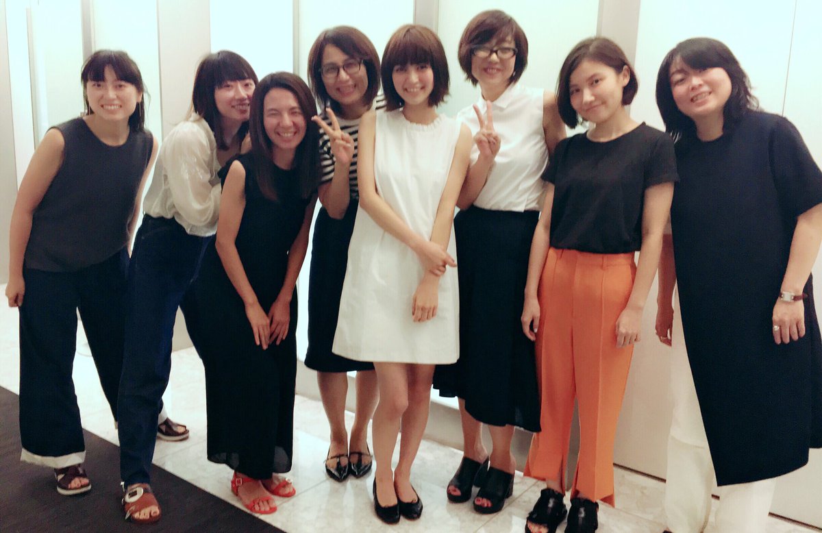 逢沢りな 昨日 More編集部にお邪魔しました 皆さん可愛くてパワフルで More編集部は私にとってパワースポットのよう 癒されましたっ そして偶然皆さんモノトーンコーデ O