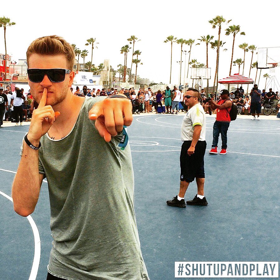 DunkEliteWorld's tweet photo. This is a no talking zone 👊🏽🤐 Two more weeks until we take over Berlin again🇩🇪🏀 #DunkElite #K1X #SUAP #ShutUpAndPlay https://t.co/G5KAwFgnMD