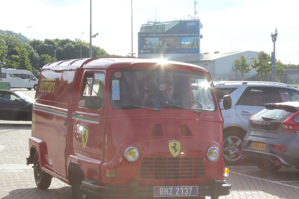 garduphoto's tweet image. m1 bmw racing ,cool ferrari van,burgers and beers at the chateaux,insane ferrari @lemansclassic @FerrariGB #gardu