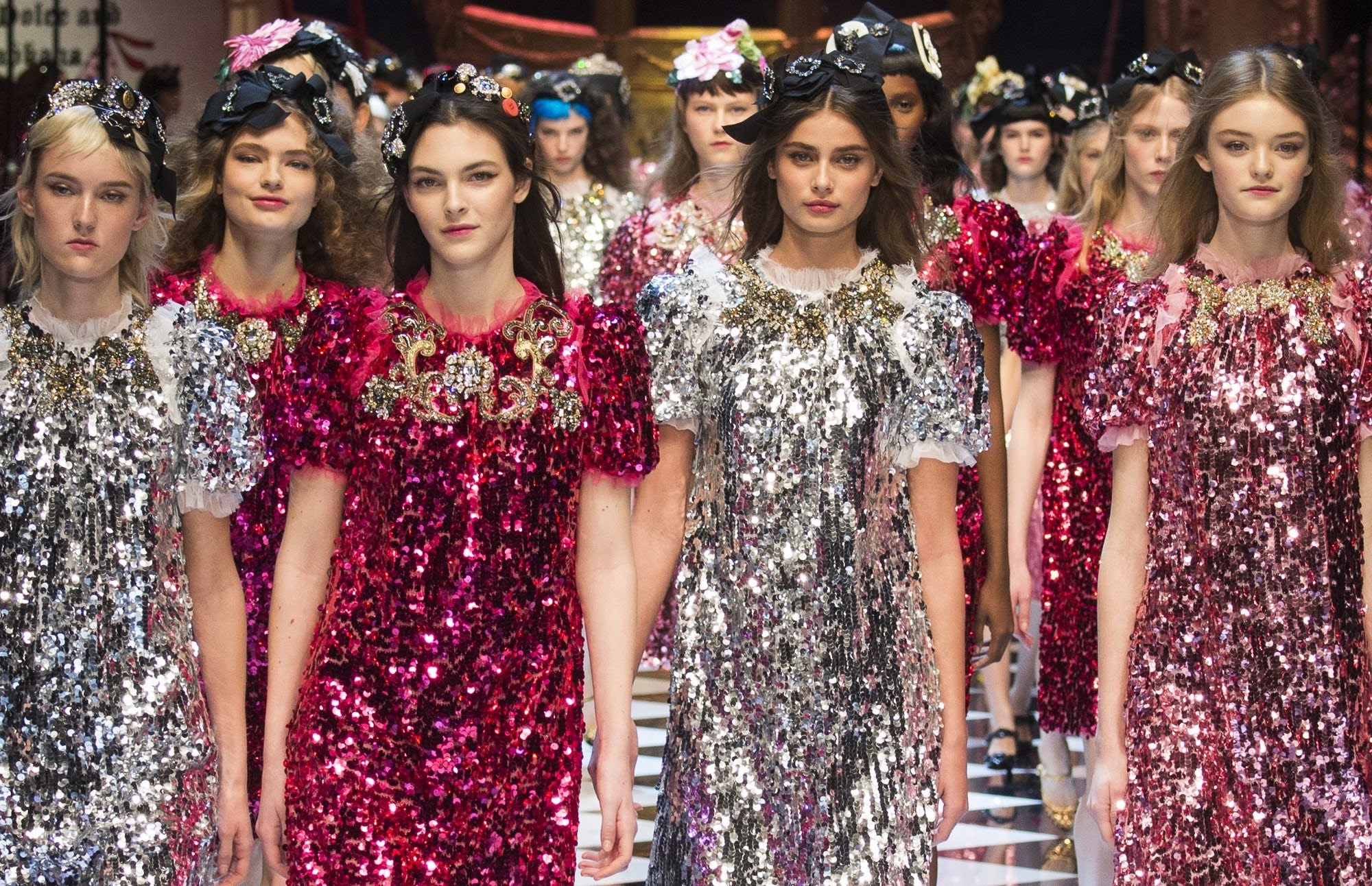 Gigi Hadid Source on X GiGiHadid wore a dolce gabbana fall 2016 sequin dress for a photoshoot yesterday in LA https t XdqUbriuLP X