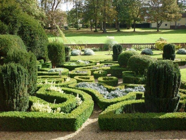 SaffronHour's tweet photo. via @swtic: RT @SaffronHour: via @swtic: #VisitBritainBecause of @GardenBridgeEnd in #SaffronWalden, free, has a h… https://t.co/Xj9ZxFsxb7