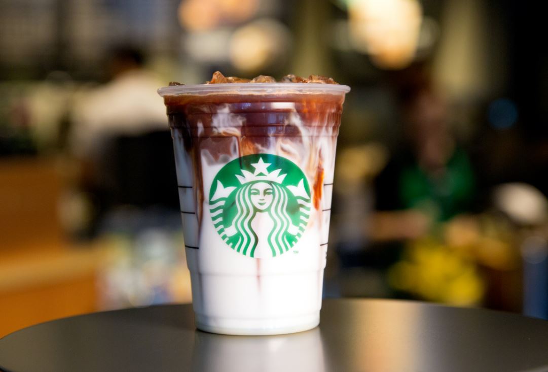 StarbucksNews's tweet photo. What’s new on Starbucks menu for summer? https://t.co/xi3w71ye4j https://t.co/VdayGifOS1