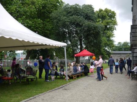 HuntMuseum's tweet photo. Join us for the garden party at The Hunt Museum! @Limerick2020#limerick2020 #weareculture https://t.co/xjue1OBpUt