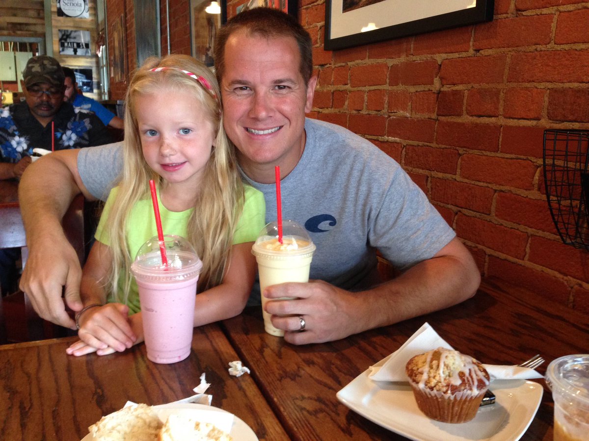 WhittJones's tweet photo. Enjoying BOGO smoothies courtesy of the @sustainsmall card and @senoiascafe #ShopDineLivePlay https://t.co/obV8r20BEY