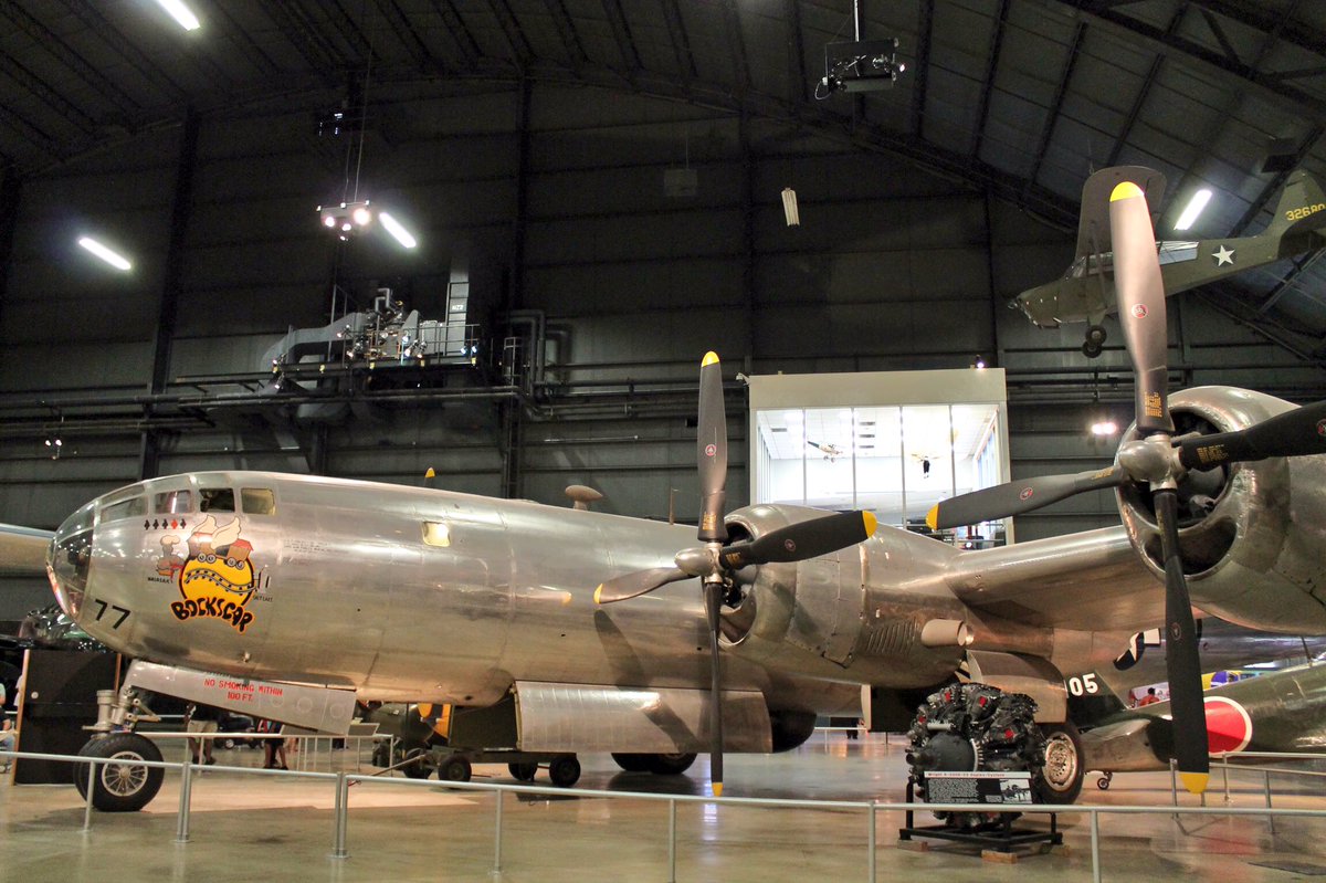 世界初の #原爆投下機 #エノラゲイ の #スミソニアン展示 は有名ですが